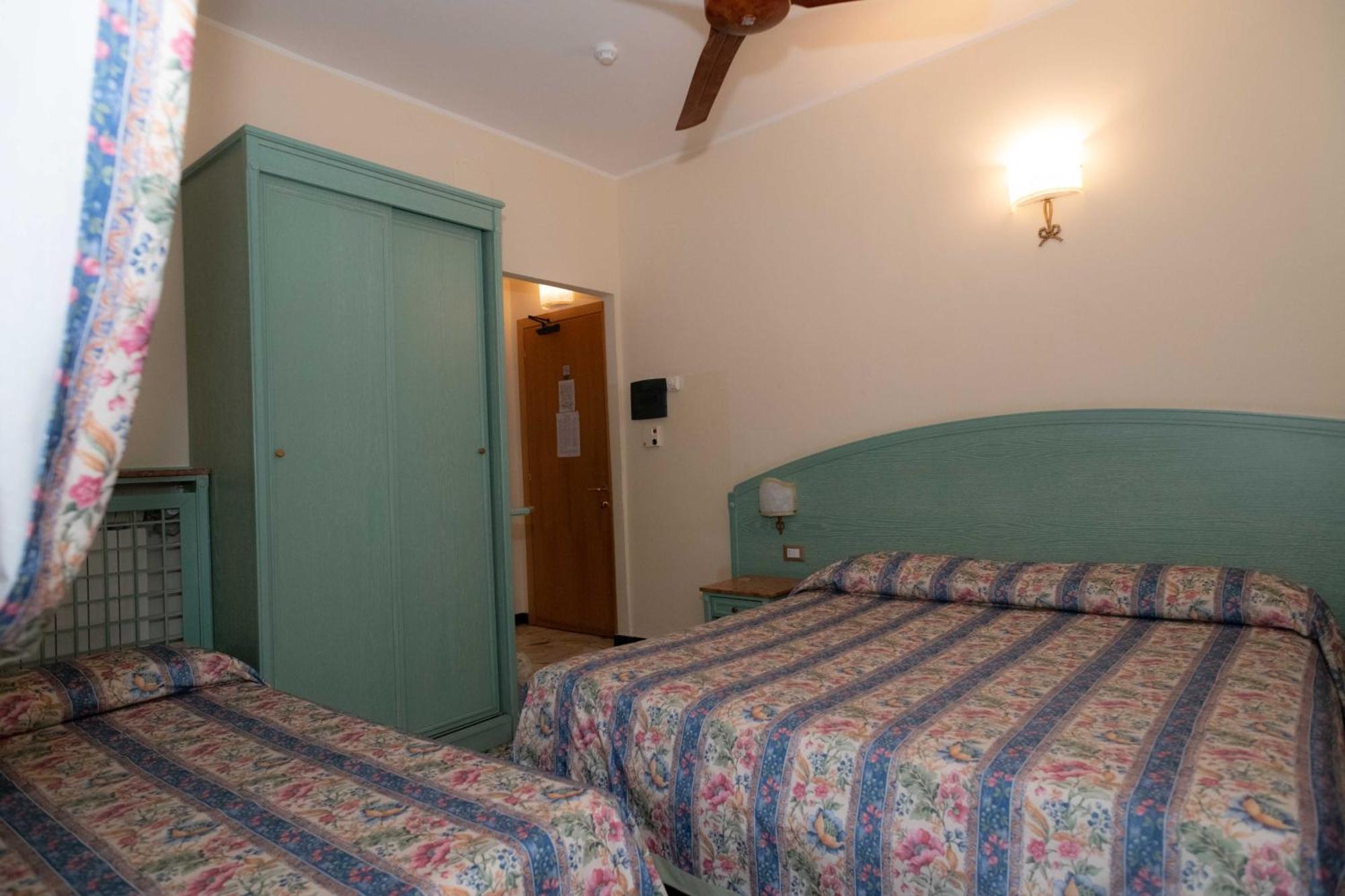 Hotel Magnolia Albenga Exterior foto